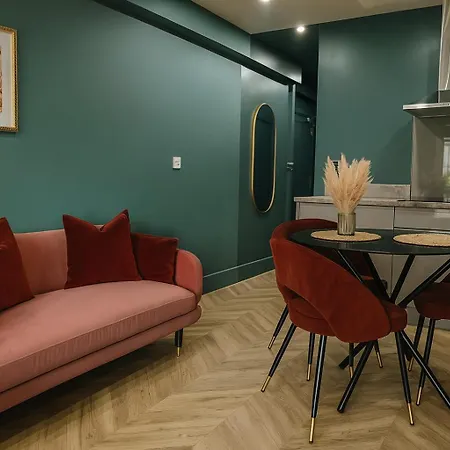 Athena Ls1 Free Secure Parking! Appartement *