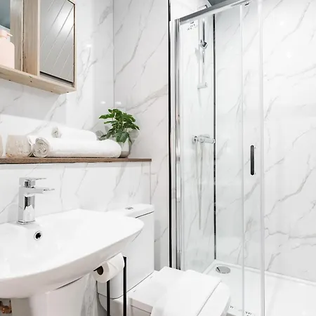 Athena Ls1 Free Secure Parking! Апартаменты *