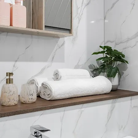 Athena Ls1 Free Secure Parking! * Λιντς