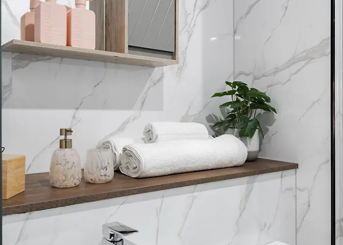 Athena Ls1 Free Secure Parking! * Leeds (West Yorkshire)