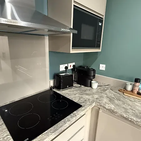 Athena Ls1 Free Secure Parking! * Leeds (West Yorkshire)