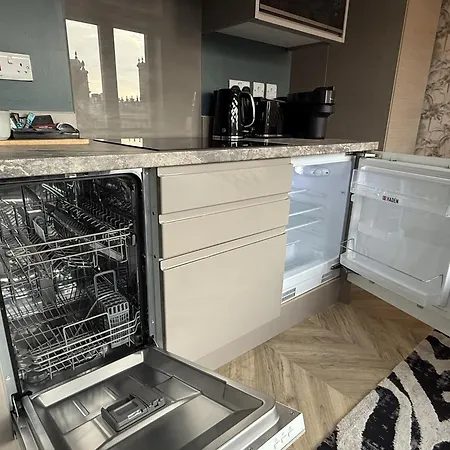 Apartment Athena Ls1 Free Secure Parking! *