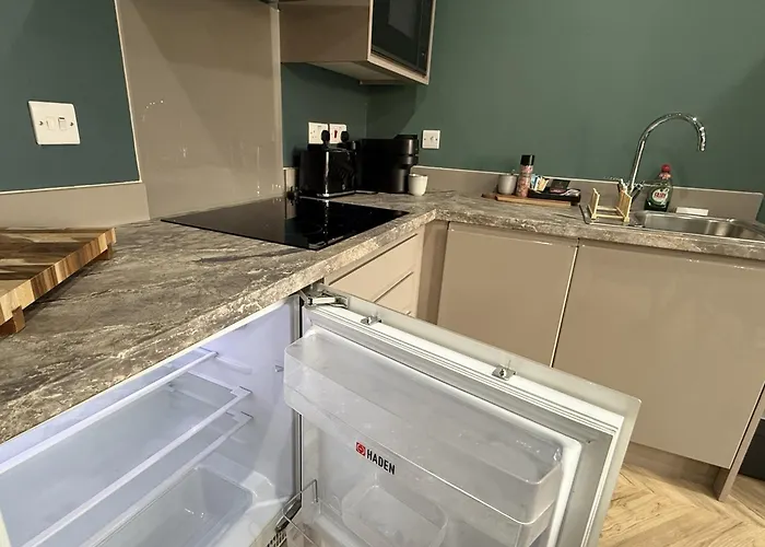 Athena Ls1 Free Secure Parking! * Λιντς